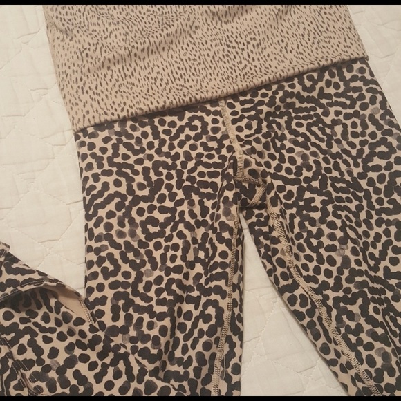 lululemon athletica Pants - Lululemon Wunder Under Crop Yoga Pants